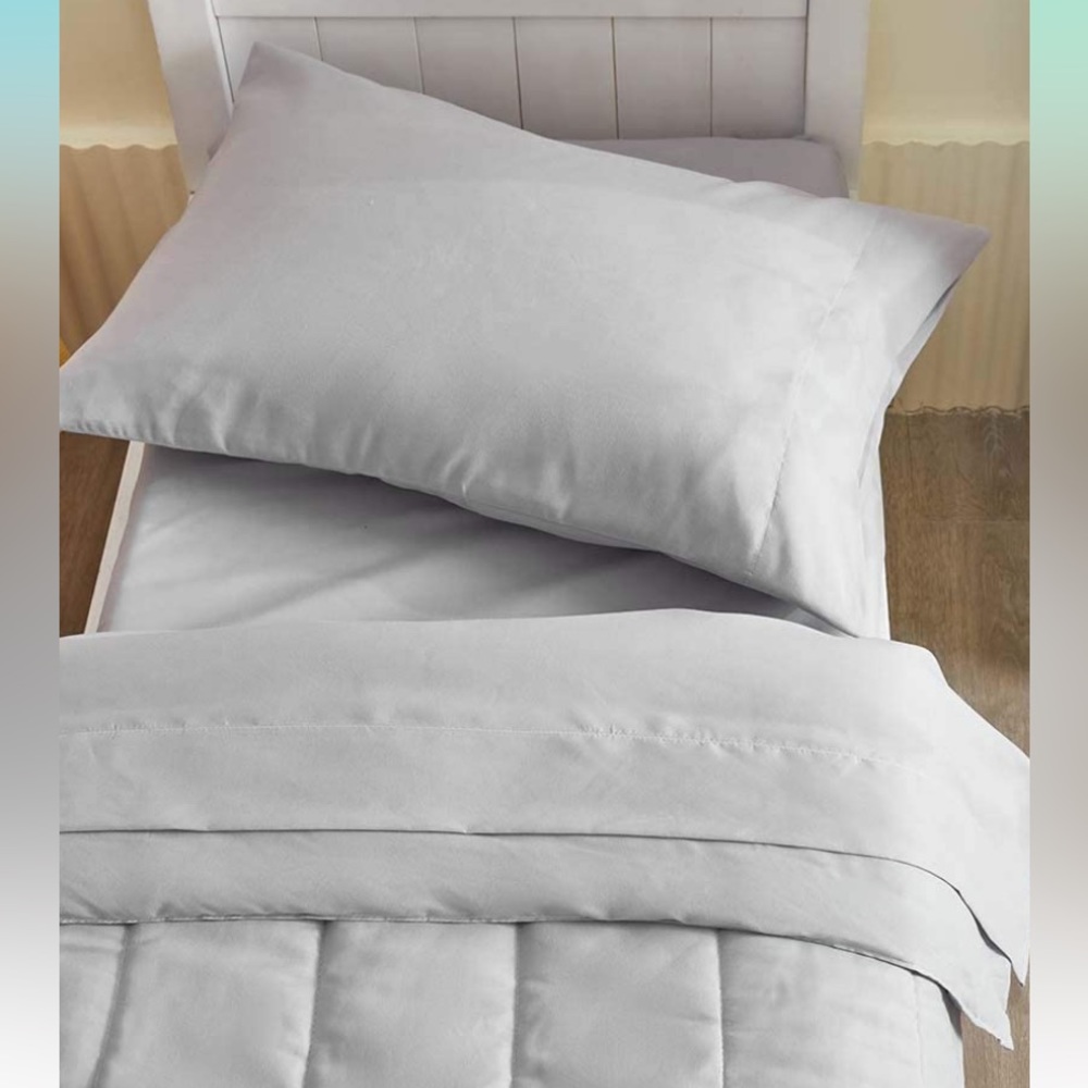 Uozzi Bedding 4 pieces Toddler Set